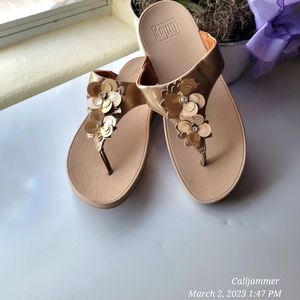 FITFLOP Lulu Wildflower Toe Post Sandal Size 8, Gold